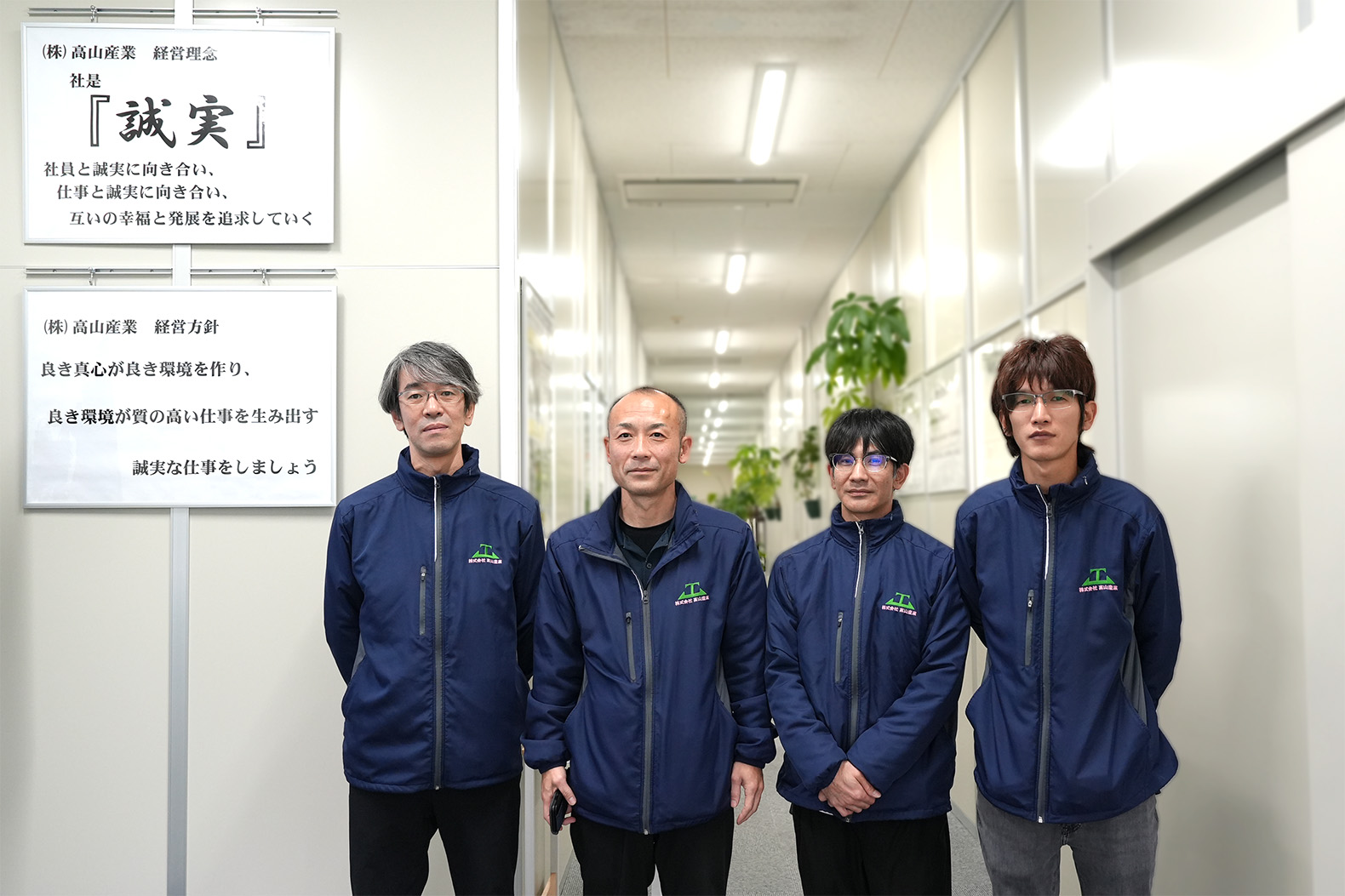 左より課長 前田様、工場長 池村様、係長 勝山様、係長 兒玉様